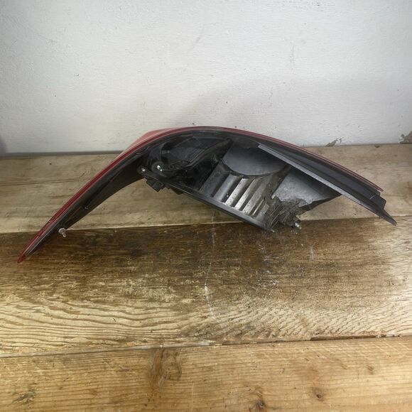 OEM Driver Halogen VERSA 12-19 NISSAN Outer Tail Lights 265553AN0A Left & Right - Picture 12 of 16